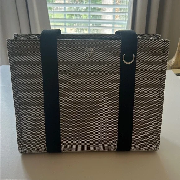 lululemon athletica Black and Gray Tote Bag - Picture 4 of 5